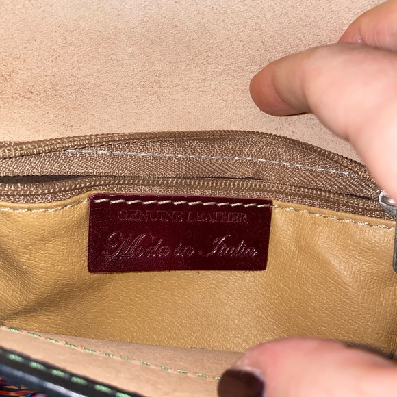 a mini purse - Picture 7 of 8